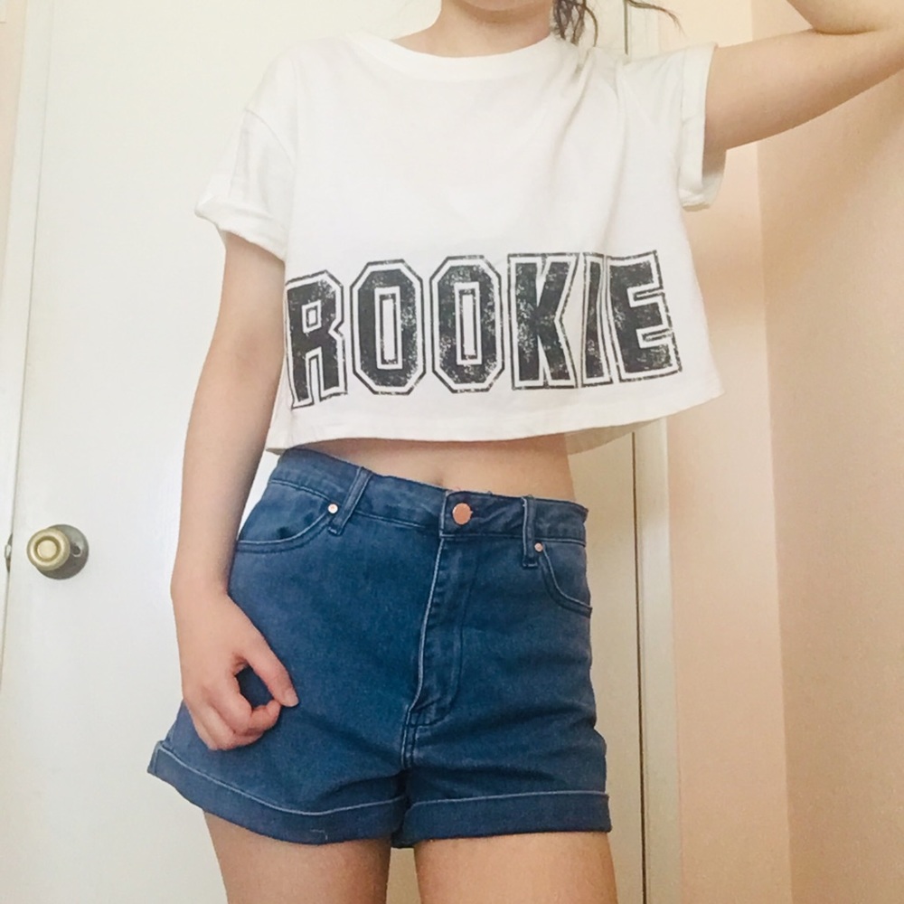 Forever 21 Women’s White Graphic Print Rookie Cuffed Short Sleeve Crop Top